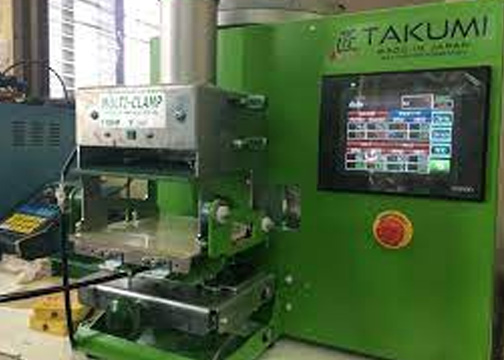 เครื่องฉีดเทียน Takumi “Eishin”